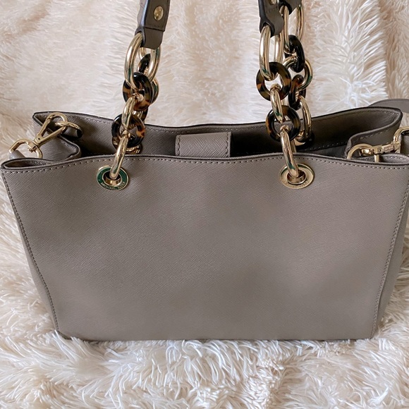 Michael Kors hand bag/crossbody - Picture 2 of 3
